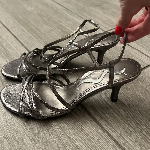 Nina Glory Style Strappy Silver Heels Size 6 - Picture 3 of 8